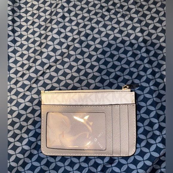 White Micheal Kors small coin zipper purse with chain - Picture 4 of 4